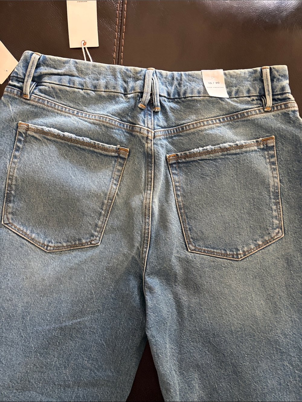 Good American Straight Leg Jeans in Light Blue Wash - Picture 3 of 3